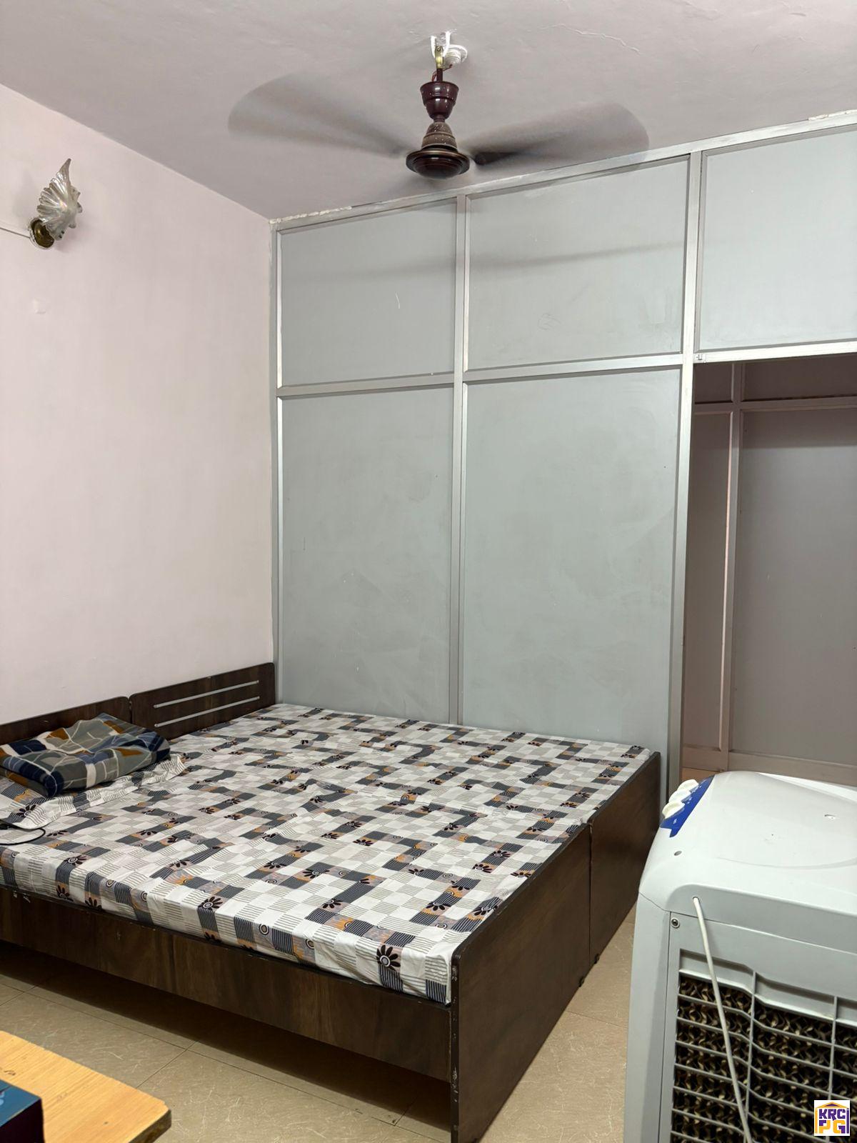 Boys-rooms-available-at-Malviya-nagar-sector-11