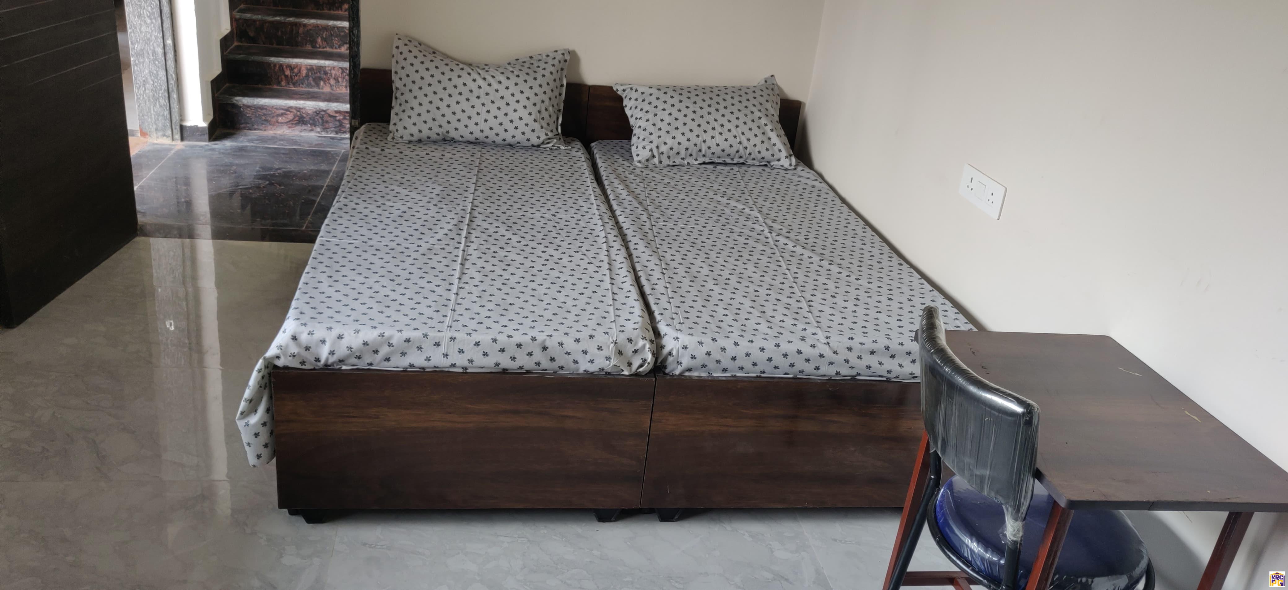 SRIPRIYA-GIRLS-PG-DURGAPURA-4-star-ROOM-FACILITIES-AND-HYGIENIC-FOOD